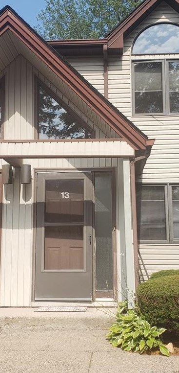 16 Northampton Ln #13, Plainville, CT 06062
