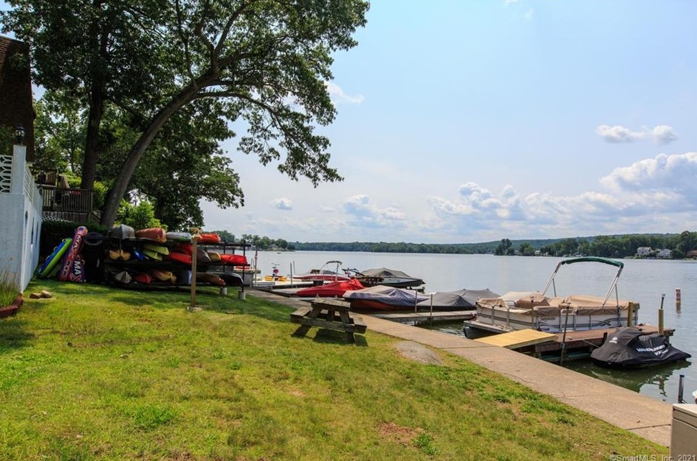 19 Mohawk Trail, East Hampton, CT 06424