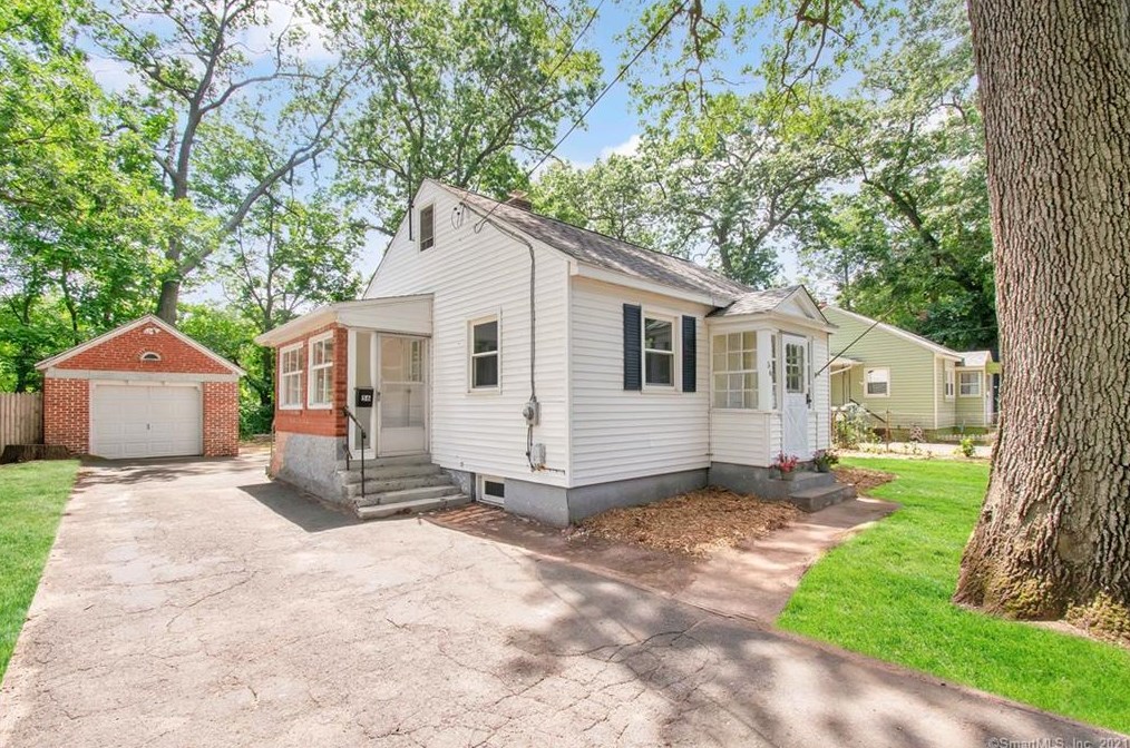 56 Devon Dr, Manchester, CT 06040