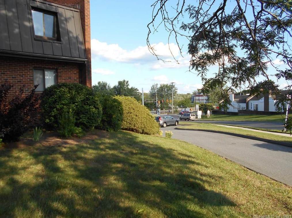 62 Main St #a2, Windsor Locks, CT 06096