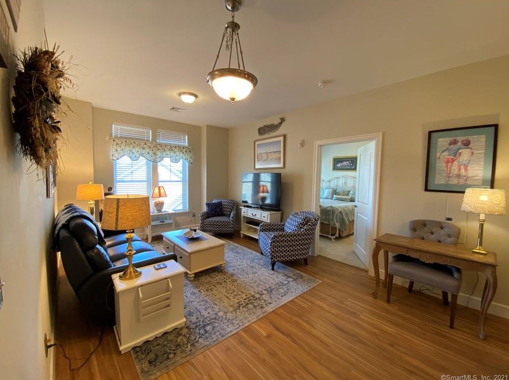38 Hope St #1302, Niantic, CT 06357