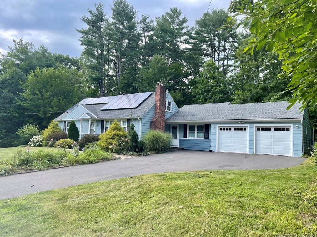 26 Ichabod Rd, Simsbury CT  06070-2813 exterior