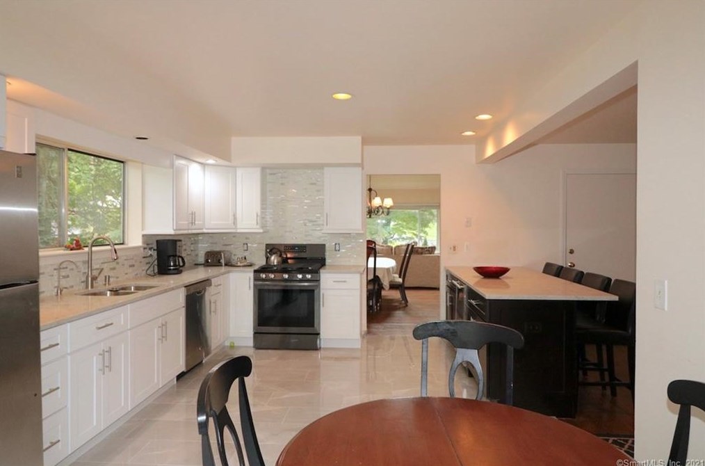 511 Scofieldtown Rd, Stamford, CT 06903