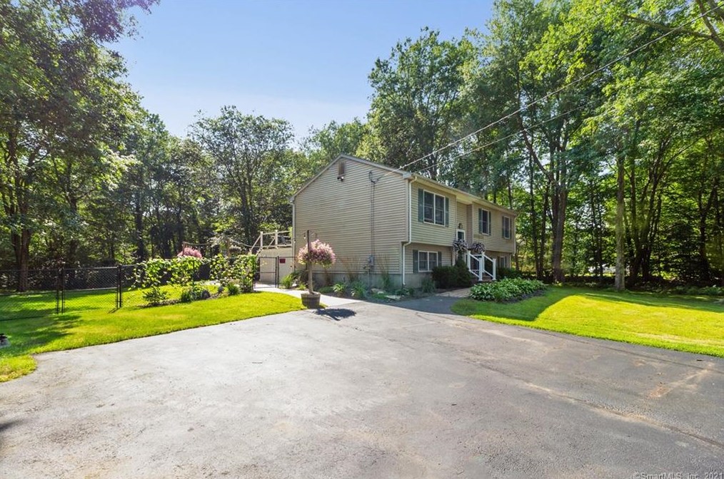 1306 Old Colchester Rd, Chesterfield, CT 06370