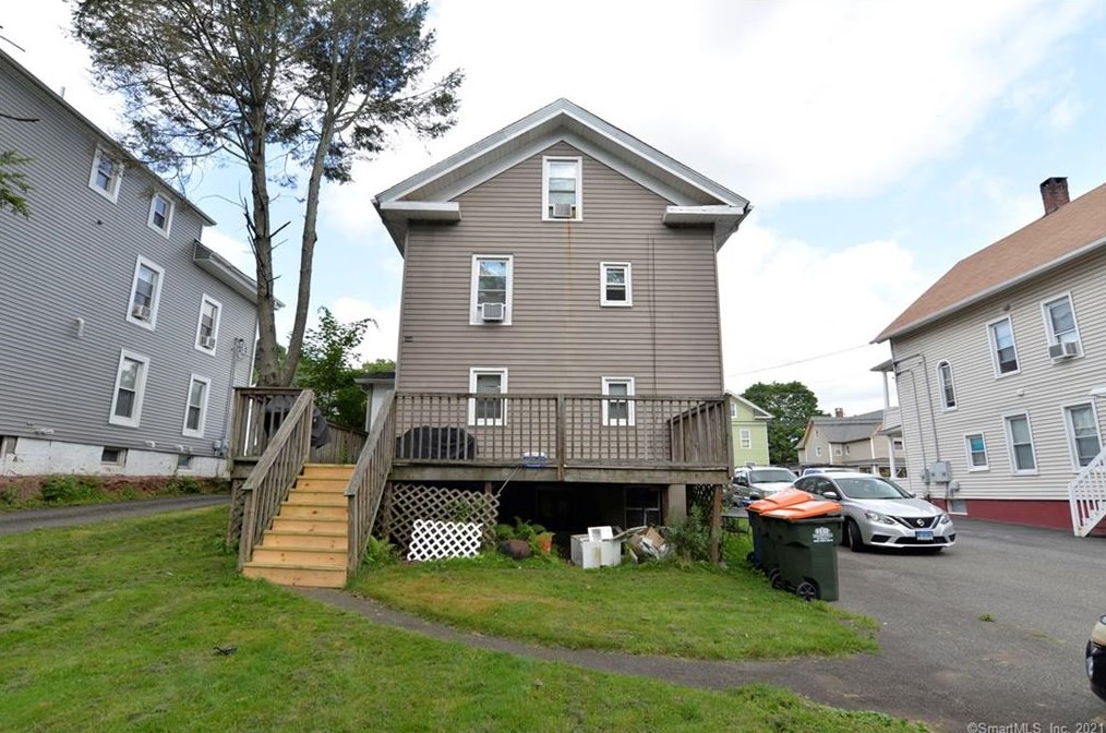 316 Cook Ave, Meriden CT 06451-5502 exterior