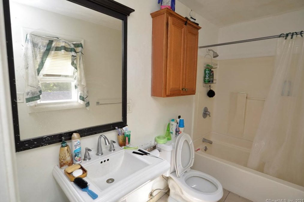 316 Cook Ave, Meriden CT 06451-5502 exterior