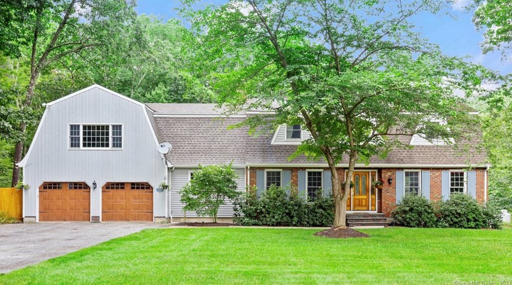 8 Dunsinane Rd, Brookfield Center, CT 06804