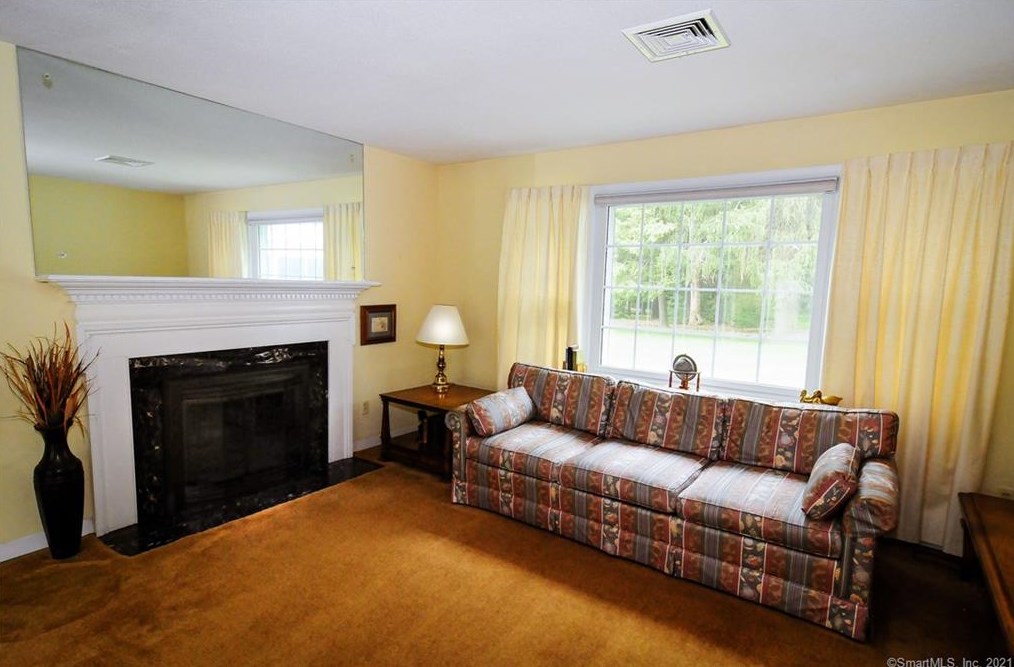 41 Poplar Dr, Windsor, CT 06095