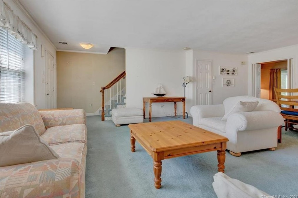 4 Thelbridge St, Madison, CT 06443-3412