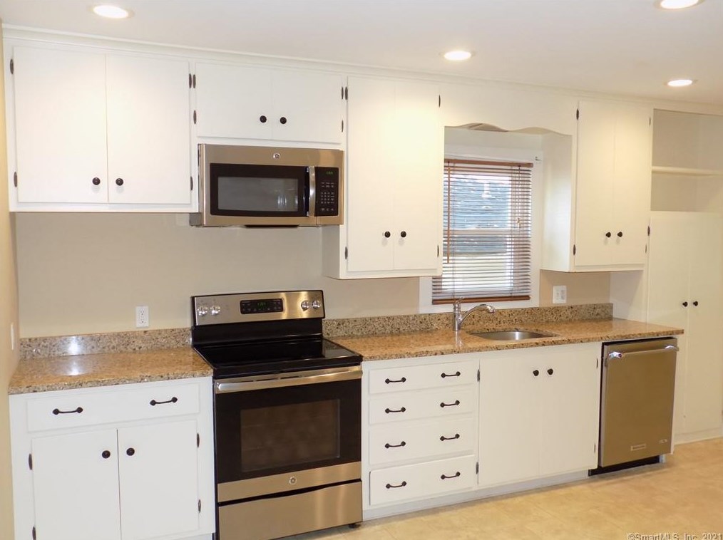 65 South St, Bethel, CT 06801