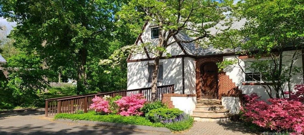 1203 Hartford Turnpike, North Haven, CT 06473