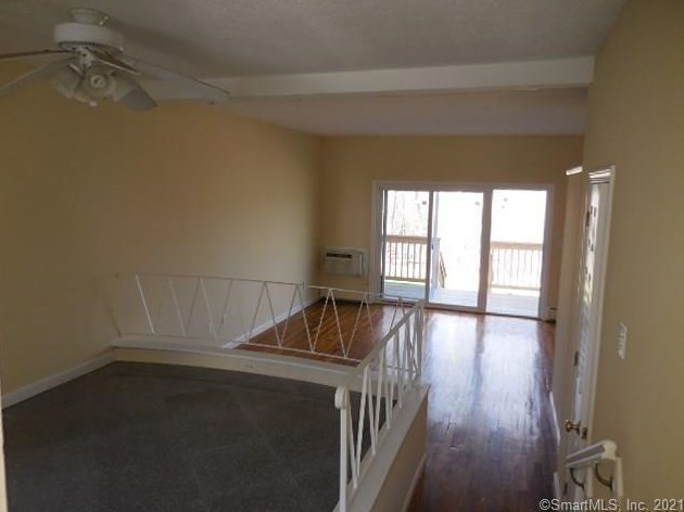 135 Woodland Dr #a, Uncasville, CT 06382