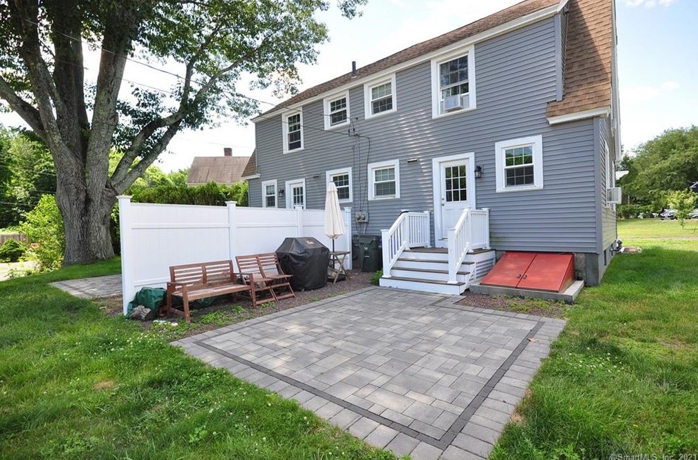 14 Hazelmeadow Pl, Simsbury CT  06070-2411 exterior
