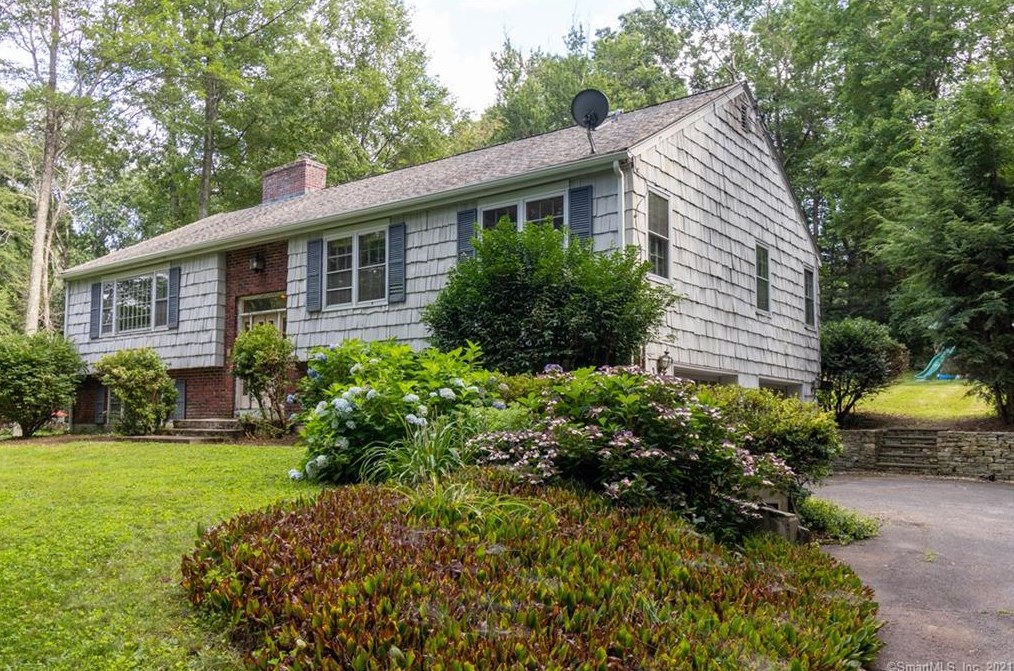 45 Country Ln, Collinsville, CT 06019-3407