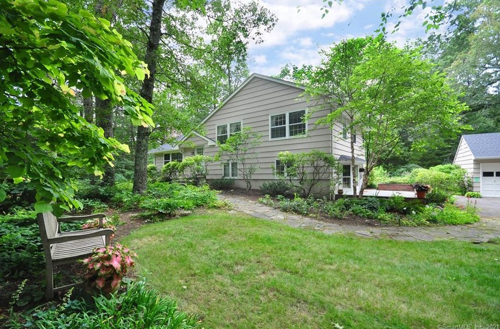 166 Stratton Brook Rd, Simsbury, CT 06070-2325