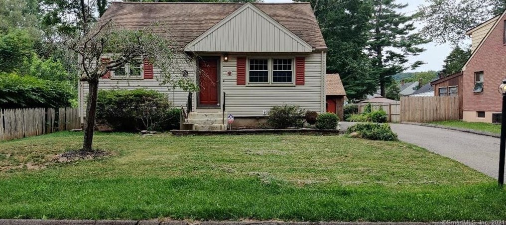 4 Pheasant Dr, Meriden, CT 06451-3821