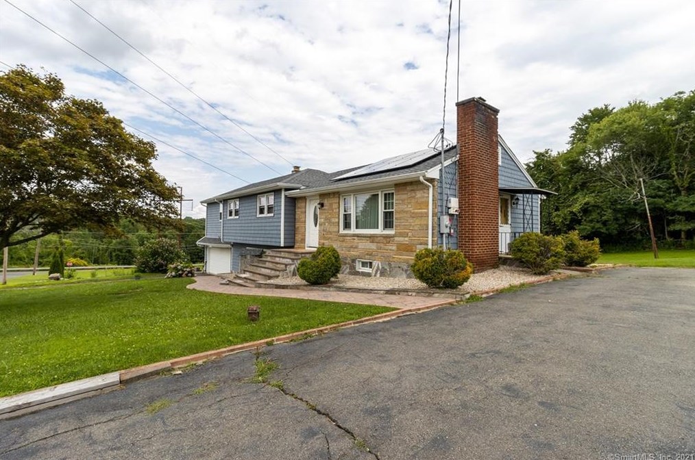 29 Crestview Dr, Watertown, CT 06795-1814