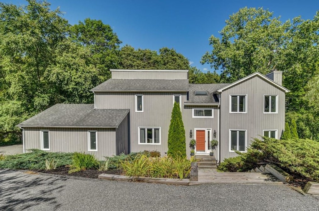 30 Captains Watch, Huntington, CT 06484