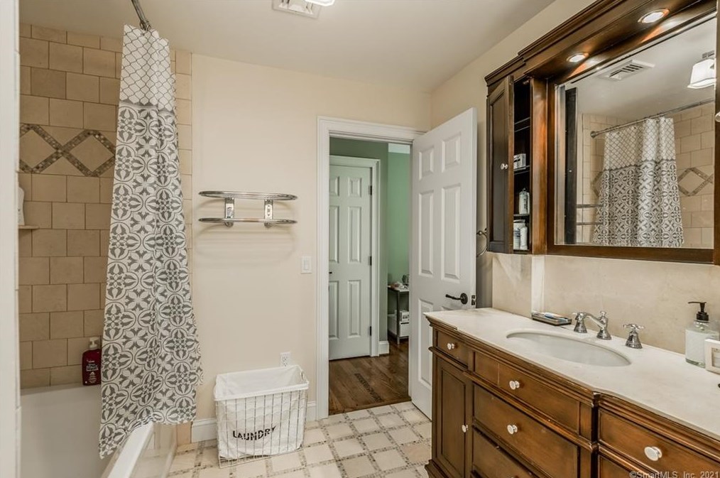 16 Channelside Dr, Fenwick CT  06475-1430 exterior