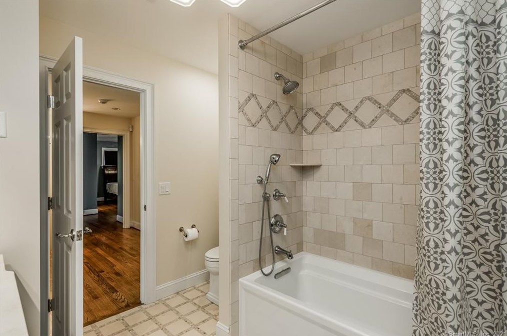 16 Channelside Dr, Fenwick CT  06475-1430 exterior