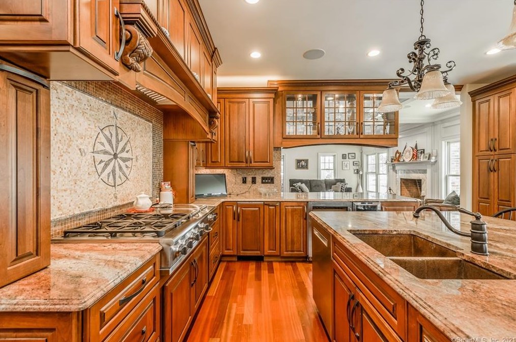 16 Channelside Dr, Fenwick CT  06475-1430 exterior