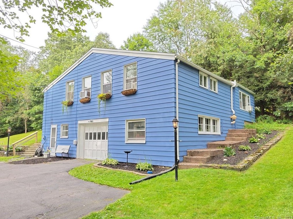 19 Pinnacle Rd, Ellington, CT 06029