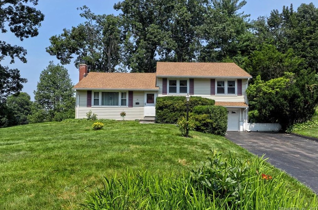 32 Reynolds Dr, Wallingford, CT 06492