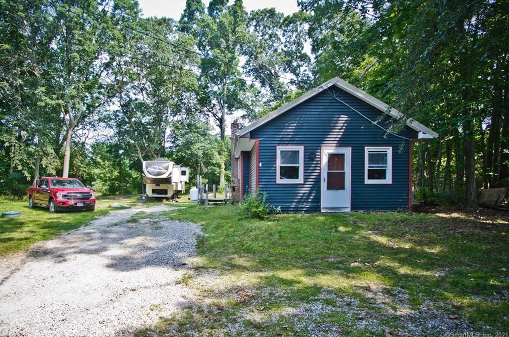 16 Shumway Ave, Killingly, CT 06239