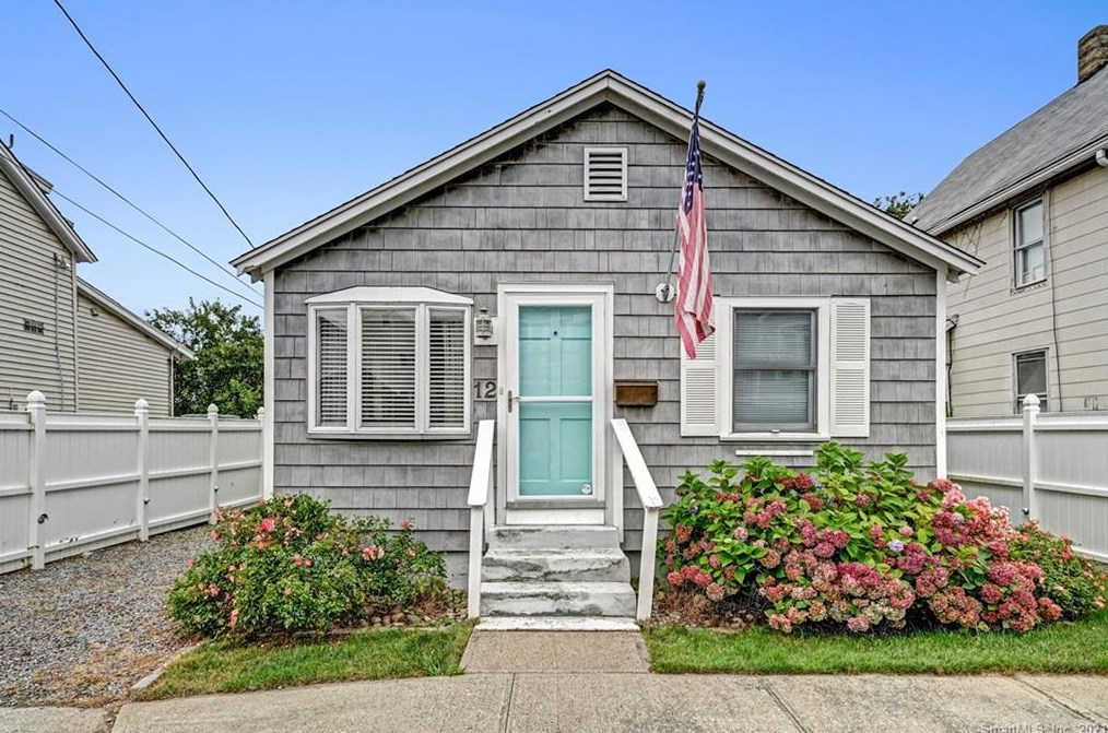 12 Sperry St, Milford, CT 06460