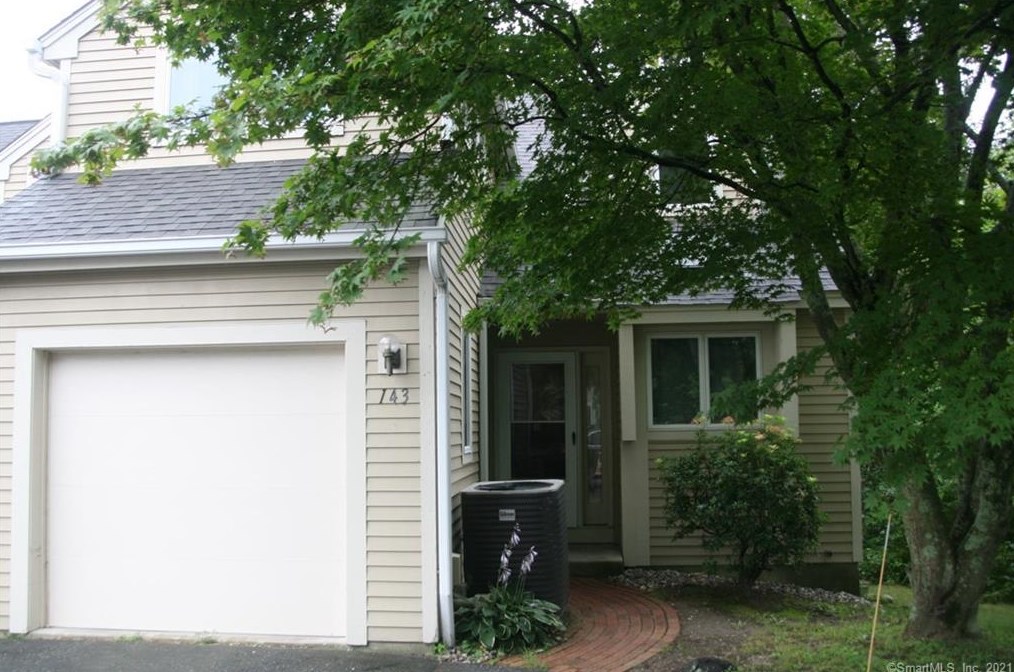 143 Courtyard Ln, Storrs Mansfield, CT 06268-2288