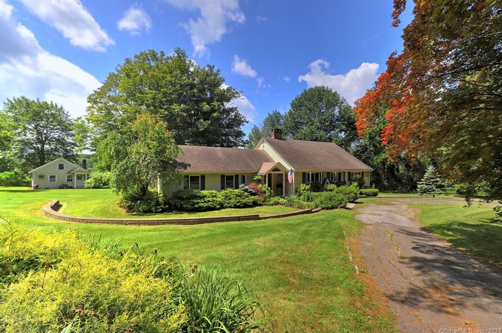 164 Interlaken Rd, Lakeville, CT 06039