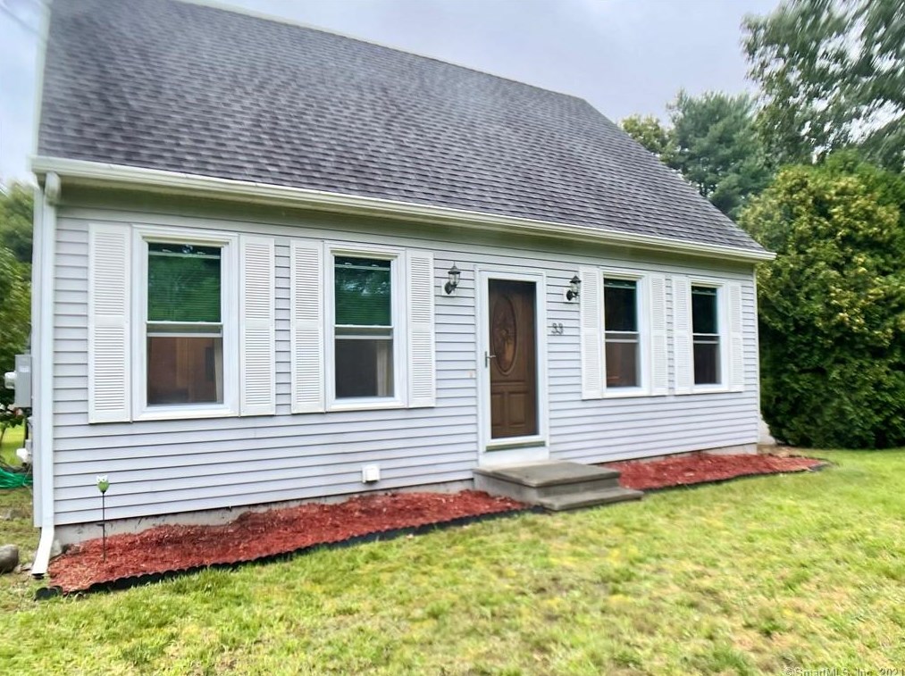 33 River St, Plainfield, CT 06374-2227