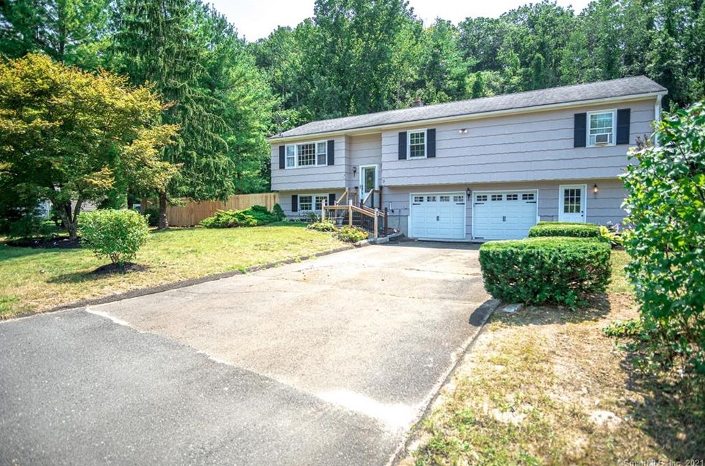 9 Meckauer Cir, Bethel, CT 06801