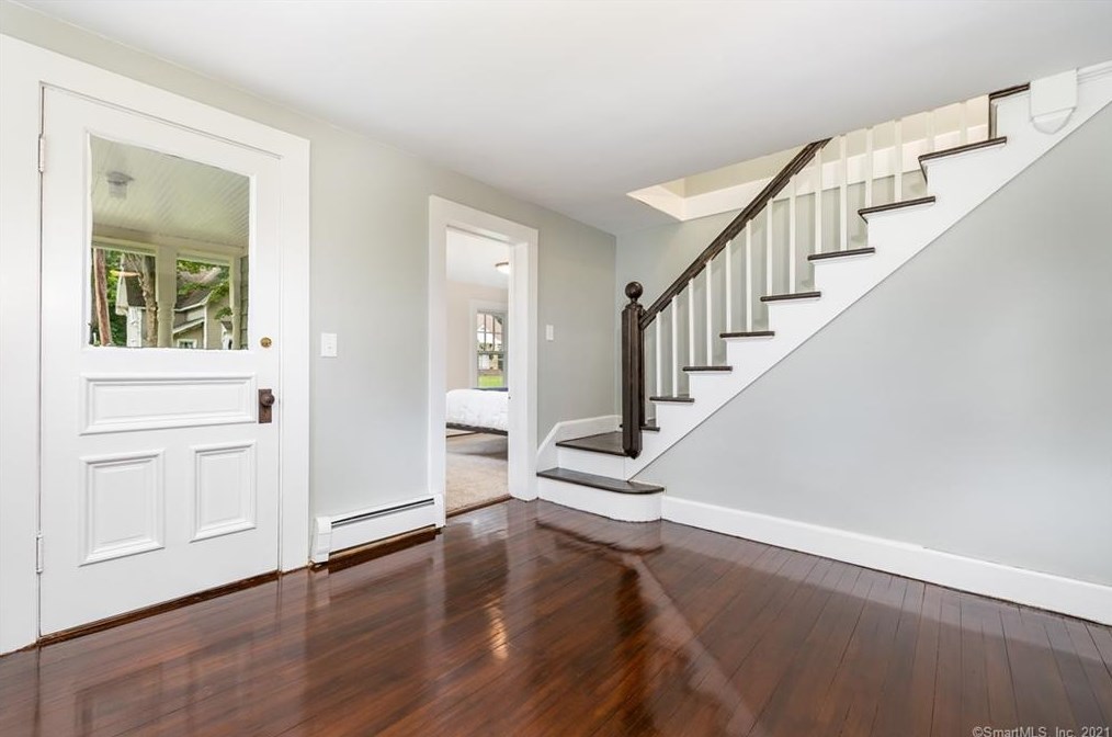 42 Cottage St, Unionville CT  06085-1108 exterior