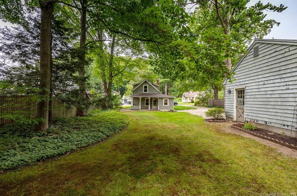 42 Cottage St, Unionville CT  06085-1108 exterior