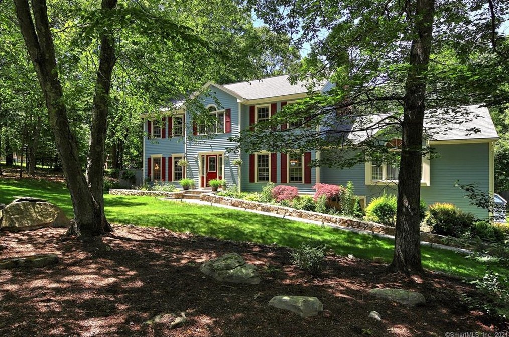 46 Quarter Horse Dr, Upper Stepney, CT 06468