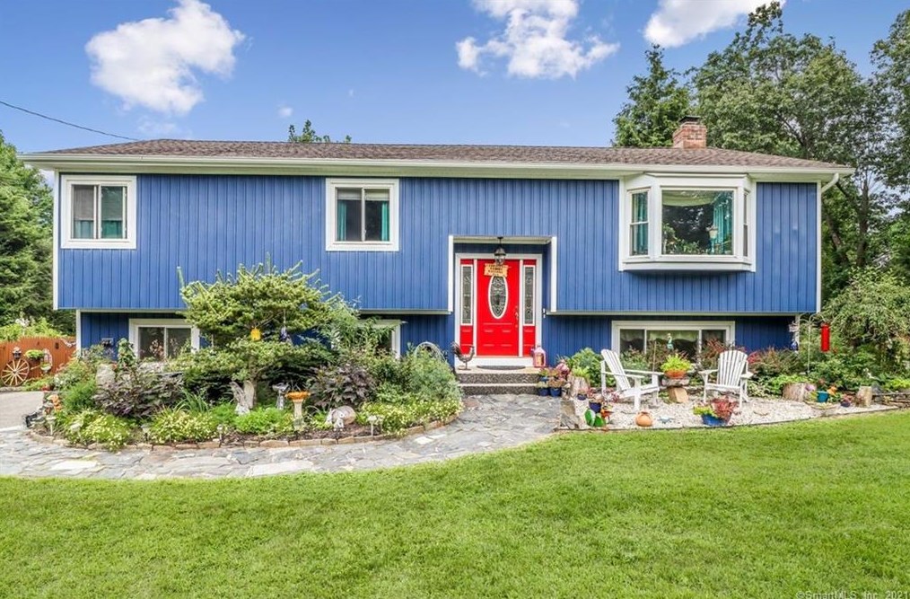 19 Richards Rd, Brookfield Center, CT 06804