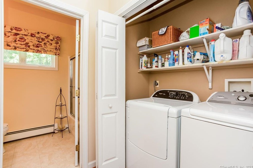 37 Maxwell Dr, Rocky Hill CT  06067-1198 exterior