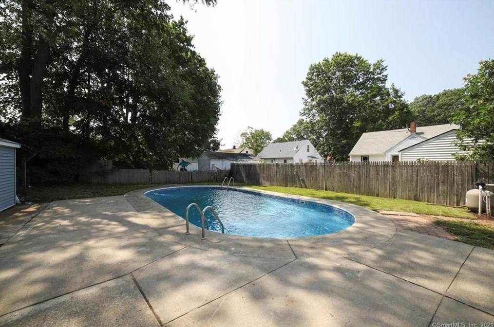 15 Emily Rd, New Haven CT  06513-1717 exterior