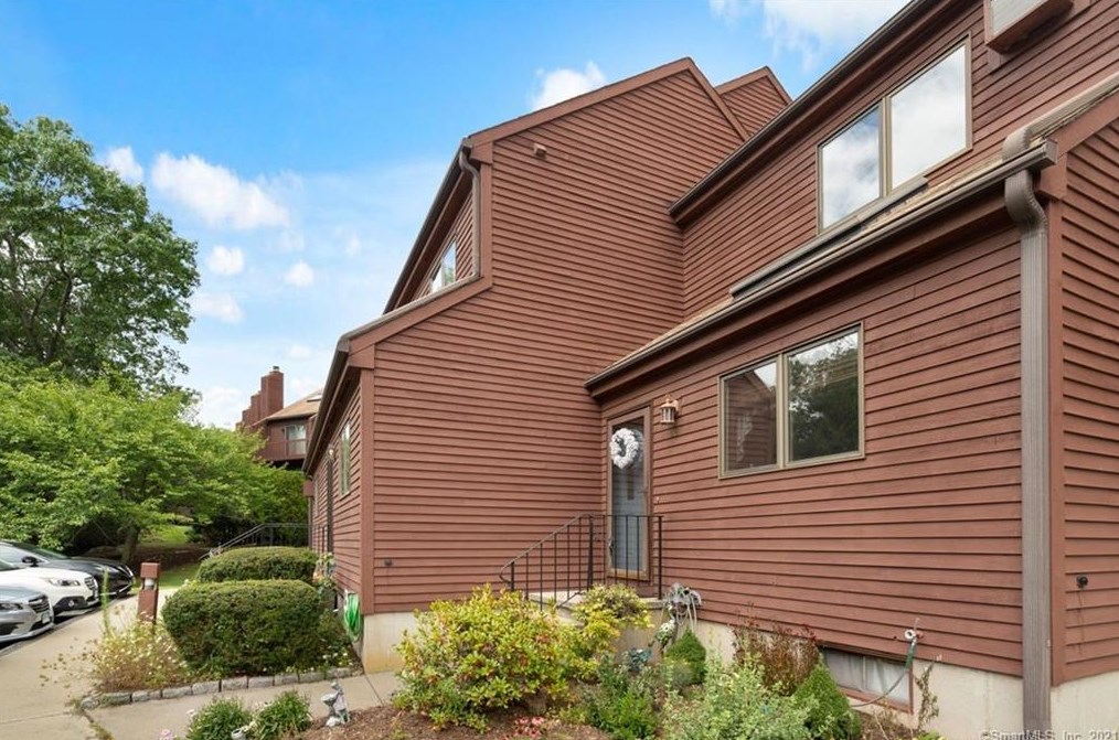97 W Main St #58, Niantic, CT 06357