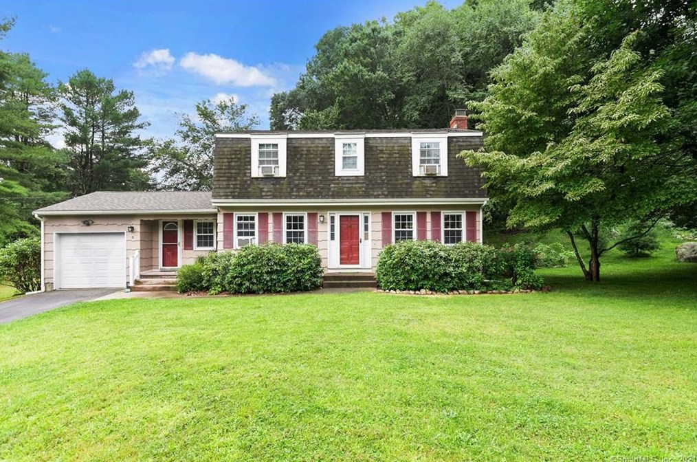 8 Partridge Hollow Rd, Gales Ferry, CT 06335