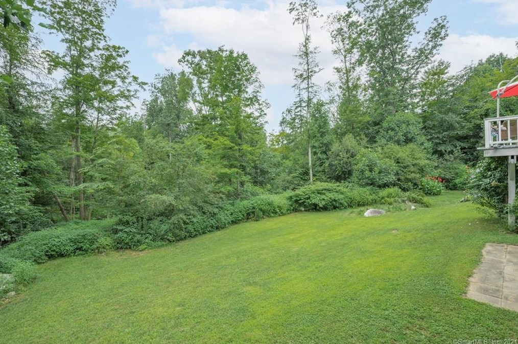 8 Lorraine Dr, Beacon Falls, CT 06403