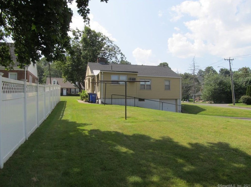 11 Wicklow St, Windsor Locks, CT 06096