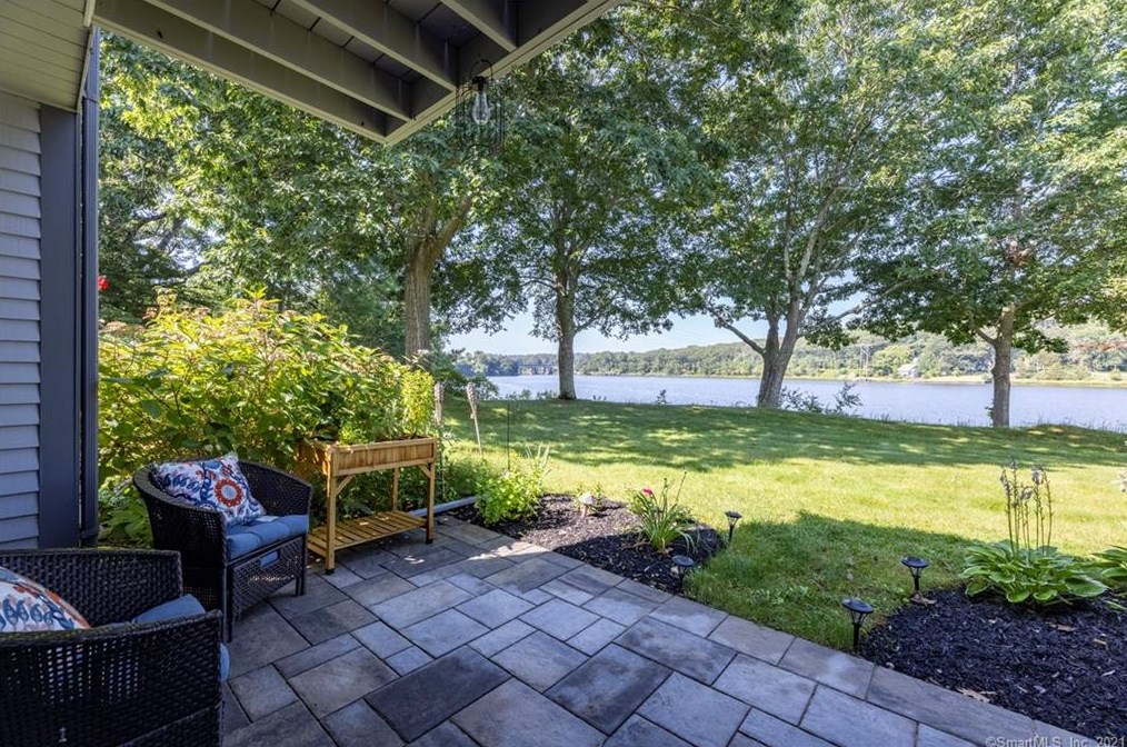 12 Whitehall Lndg, Mystic, CT 06355 exterior