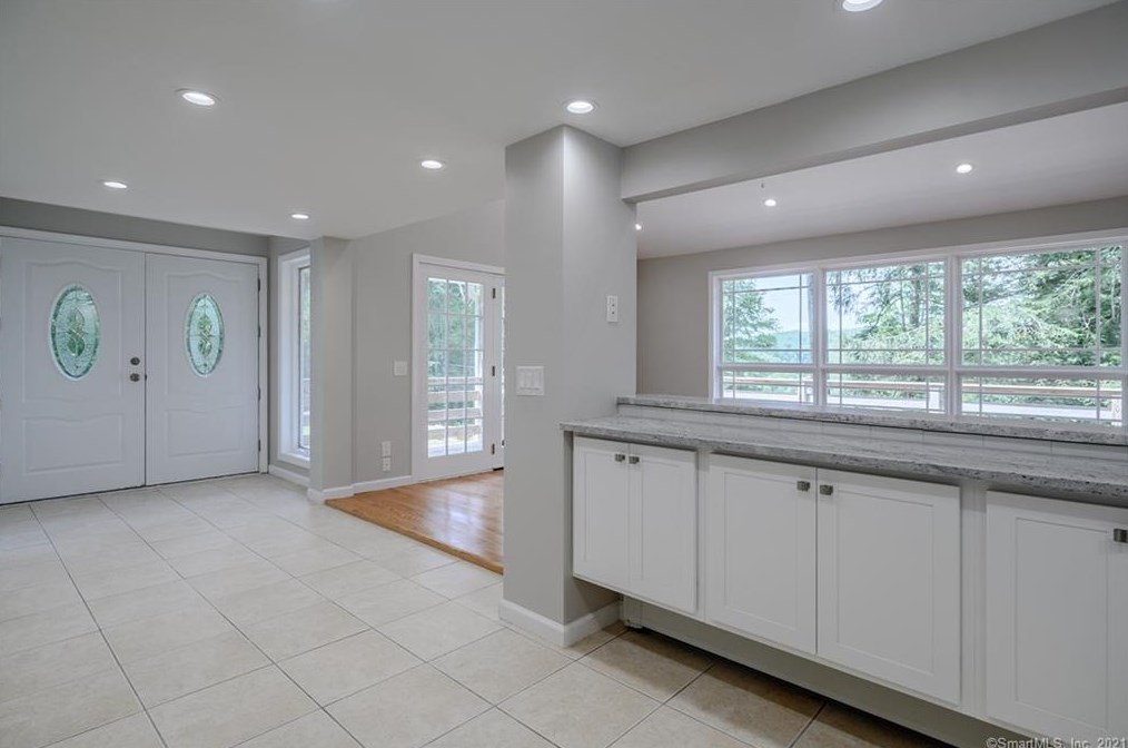 31 Laurel Trl, Sandy Hook CT  06482-1243 exterior