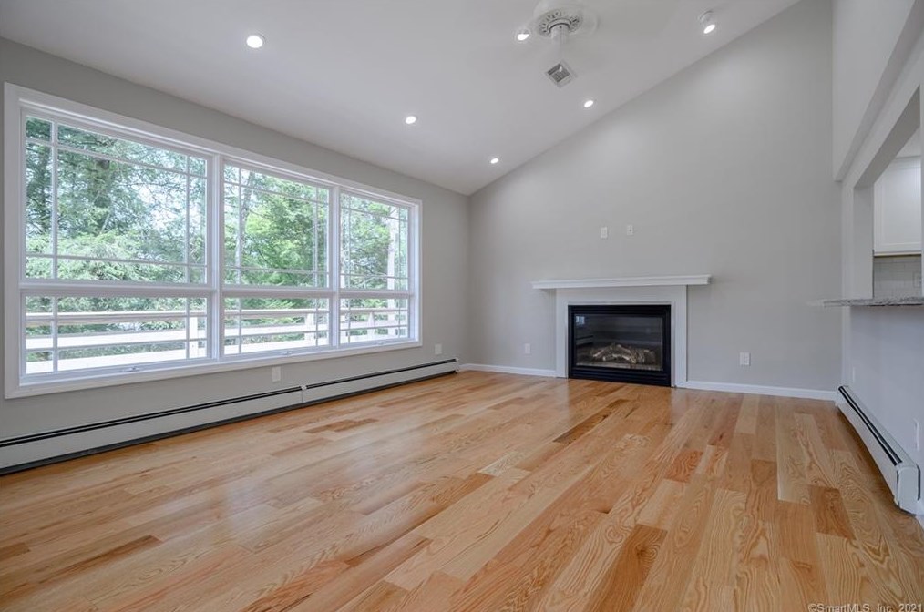 31 Laurel Trl, Sandy Hook CT  06482-1243 exterior
