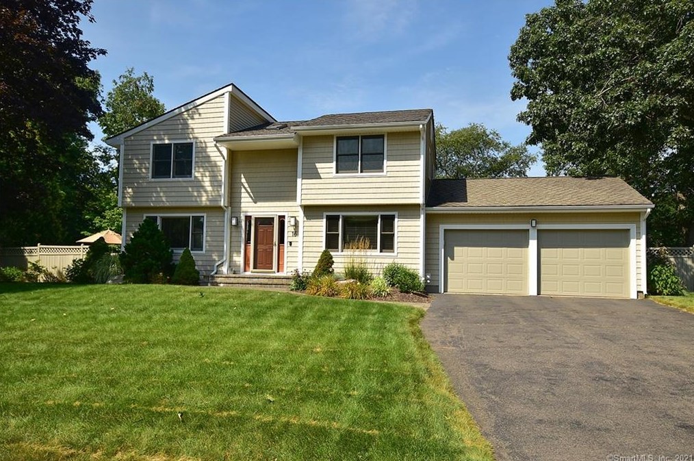 16 Patriot Ln, Manchester, CT 06040