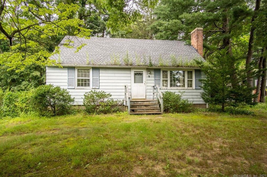 9 Meadowbrook Rd, Granby, CT 06035