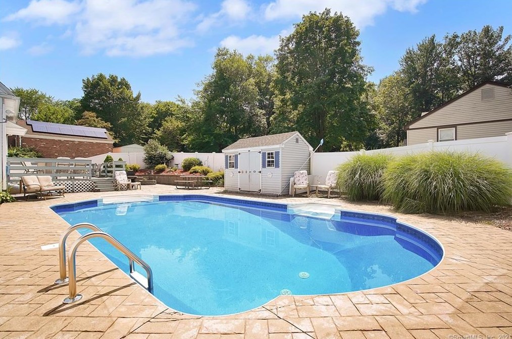 31 Nye St, Vernon, CT 06066-3488