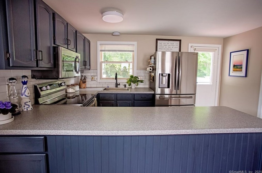 27 Allspice Ln, Glastonbury, CT 06033